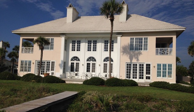 Ponte Vedra Beach, Luxurious Oceanfront Home Close to TPC Course & Mayo Clinic