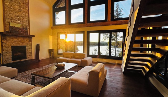 Pontoon included, late checkout, private visit, total privacy with no neighbors