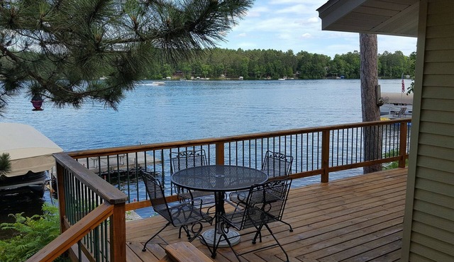 PONTOON INCLUDED - RELAXING FAMILY CABIN ON THE WATERS EDGE OF LAKE O'BRIEN