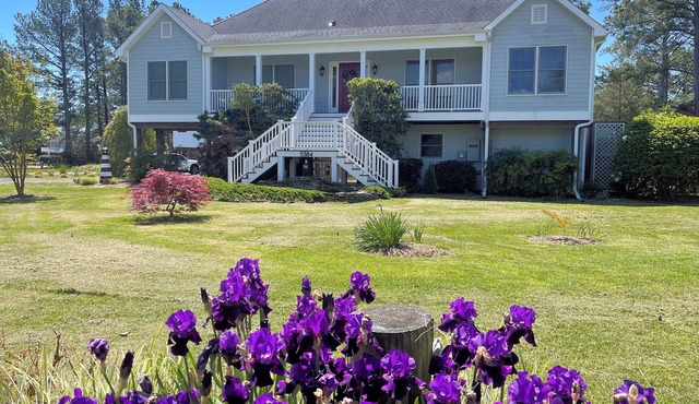 PonyTime - 4BR WATERFRONT home in Oyster Bay. Dock,decks,Hot Tub,NO LINENS