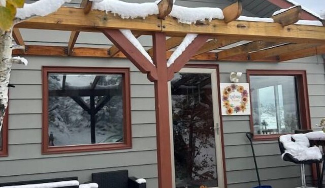Poo's Corner! Relax w hot tub, mountains & stars!