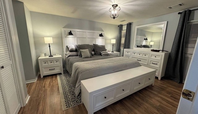 Pool, $0 cleaning fee, covered parking, new bed