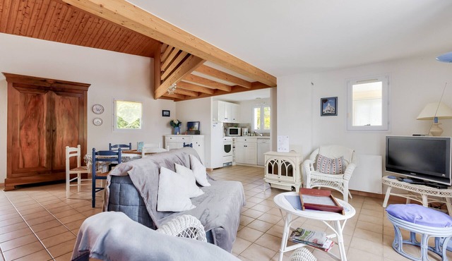 Pool - 250m from the golf course - House for 6