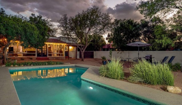 Pool/2BR 2BA/Fenced Yard/Historic & Charming