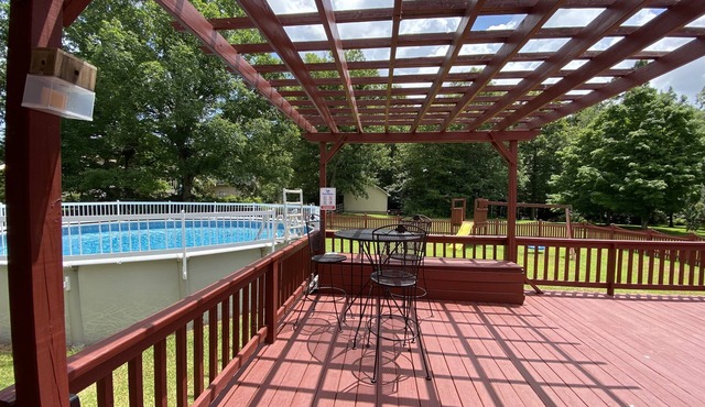 POOL! 4 beds, near Camp Lejeune, in Golf Course community, near Beaches sleeps 8