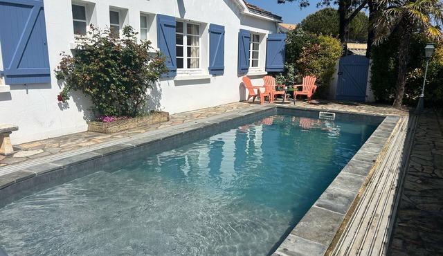 Pool, 600m from the beach, 6 adults 4 children