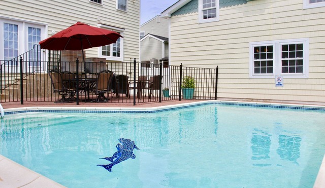 Pool - 7 Bedrooms - Close to beach