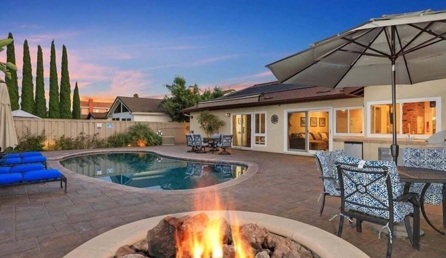 Pool, A/C, fire pit, views of Cowles Mountain - Hemingway Heaven with a pool!