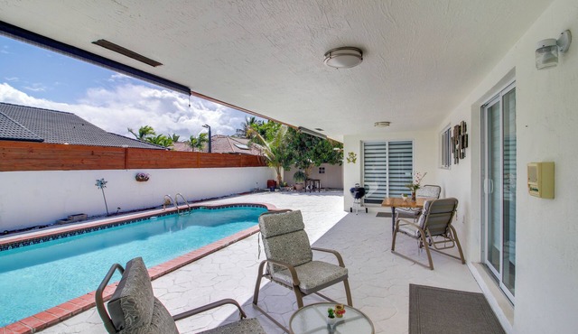 Pool Access! Country Club of Miami Summer Getaway
