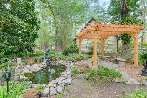 Pool Access! Cozy Couples Getaway in Kilmarnock