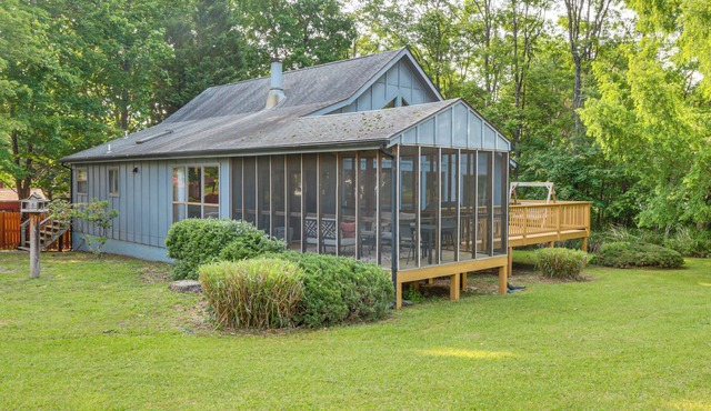 Pool Access: Peaceful Cabin in The Woods Resort!