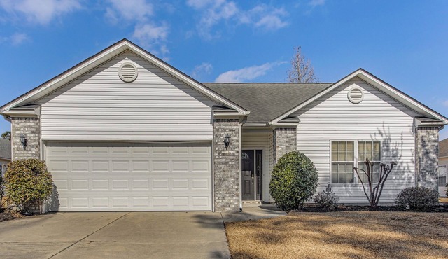 Pool Access & Pond Views: Longs Home Near Golf!