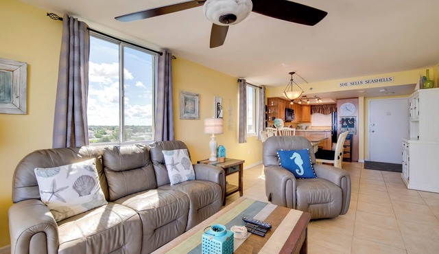 Pool Access: Waterfront Hudson Condo!