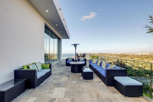 Pool and Coastline Views Luxe La Jolla Home