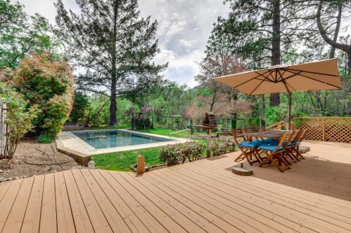 Pool and Deck Wine Country Hideaway in Middletown!