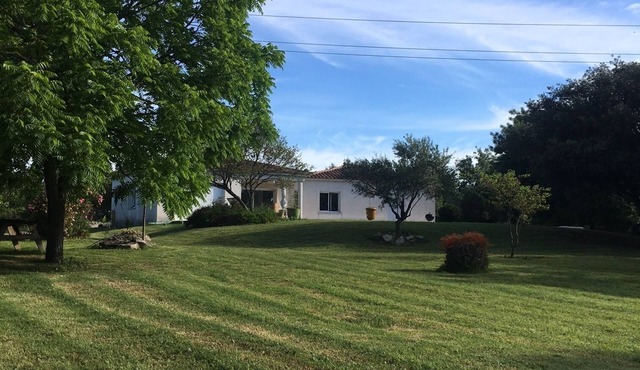 Pool and garden house near the Cévennes