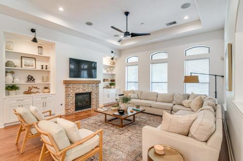 Pool and Hot Tub Family-Friendly Houston Area Home!