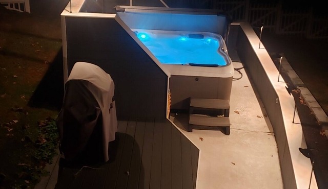 Pool and Hot Tub on the Lake