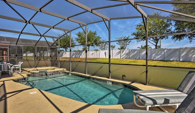 Pool and Hot Tub Resort-Style Davenport Villa
