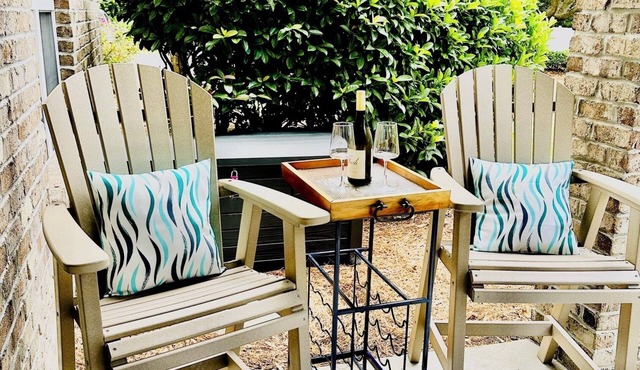 POOL AND PICKLEBALL! Perfectly located 1st floor condo, close to everything