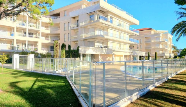 Pool and seaside apartment