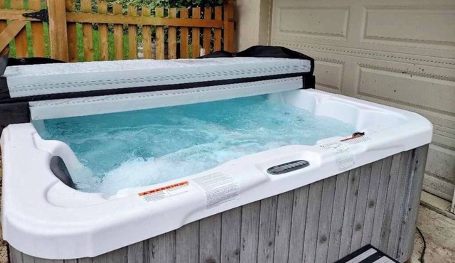 Pool, Arcade, Hot Tub and more @16th and Aldeen