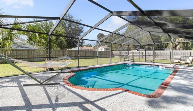 Pool, bbq & large backyard in charming downtown. Pet Friendly!