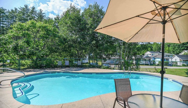 Pool | BBQ | Outdoor Seating