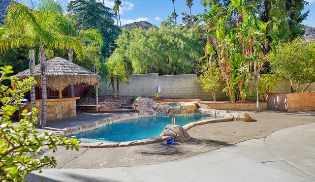 Pool BBQ View Balcony Fireplace King W-D