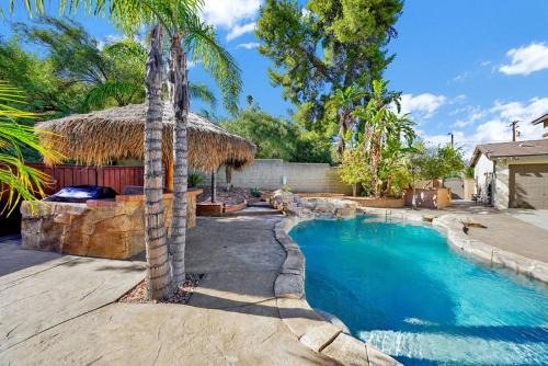 Pool-BBQ-View-Balcony-Fireplace-King-Garage-WD