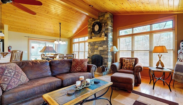 Pool & Beach Access! 'Lake Arrowhead Hideaway'