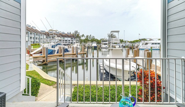 Pool & Beach Access: Vero Beach Condo!