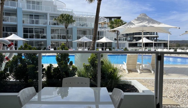 Pool, beach & cafes, TOP NOTCH