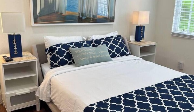 Pool Beach Getaway Palm Beach 1 Bedroom w/Kitchen