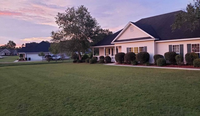 Pool/Bon Fires at Cul-De-Sac 4 Bedroom/3 Bath Getaway. Close to Wild Adventures