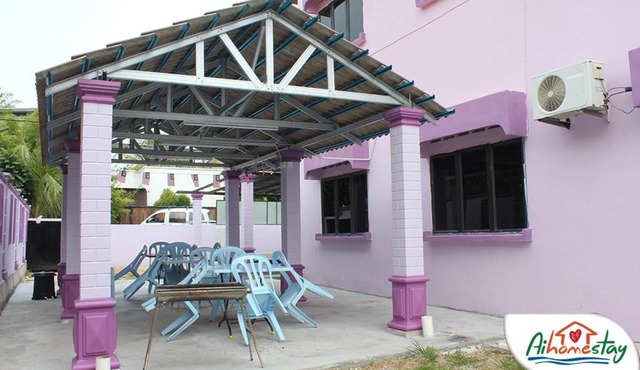 Pool Bungalow (Purple & Green House)