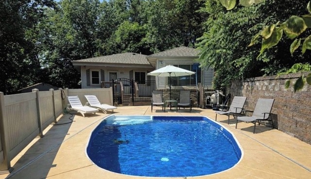 Pool & Cabana w HotTub in Prime Secluded Location w 2 King Suites- Pet Friendly