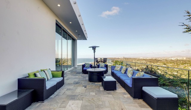 Pool & Coastline Views: Luxe La Jolla Home