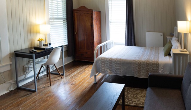 Pool Cottage in Historic Old Town Beaumont