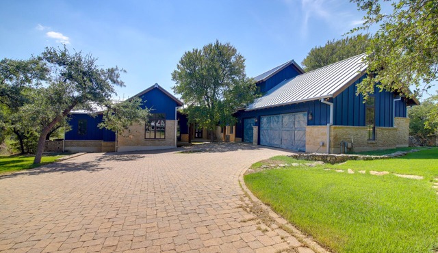 Pool & Covered Patios: Sprawling Austin Estate!