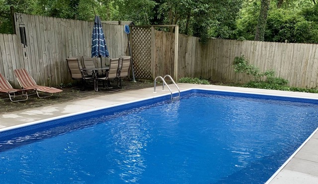 Pool! Cozy 1940s bungalow in Northgate Park
