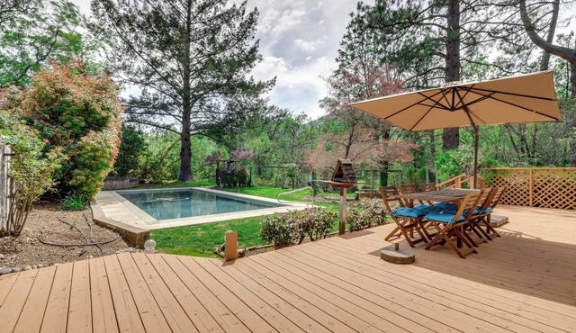 Pool & Deck: Wine Country Hideaway in Middletown!