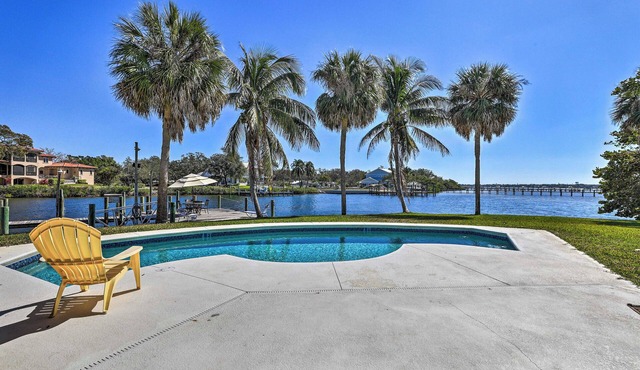 Pool, Dock & Kayaks: Waterfront Palmetto Home