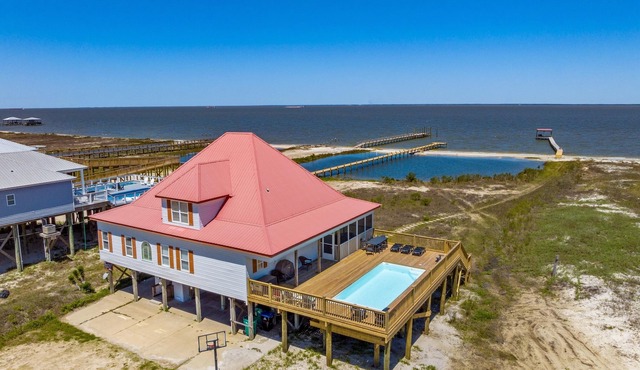Pool! DOCK! Two Master Bedrooms. Private & public beach access. Sleeps 12