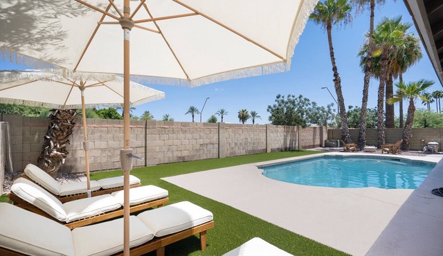 Pool, Family friendly, desert retreat with a firepit!