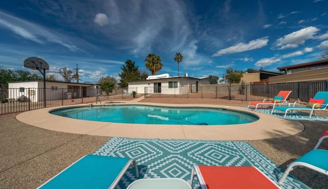 Pool/Fenced/Hot Tub/Huge Yard/3 BR 3 BA