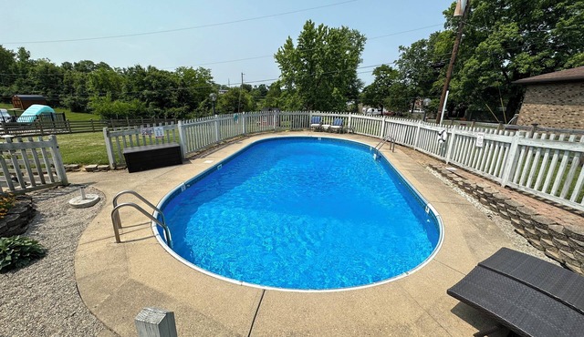 *POOL* Fenced Yard, Pets, ARK Encounter, Airport