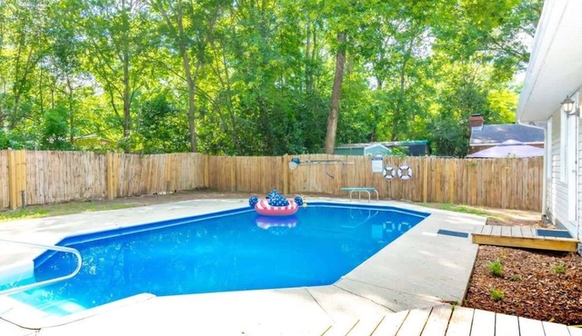 Pool, Fenced Yard, & Patio! Ventura Vista Retreat