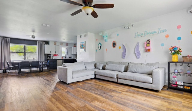 Pool+Fire Pit+Grill+Walk to Lake+Close to Disney+Pet Friendly