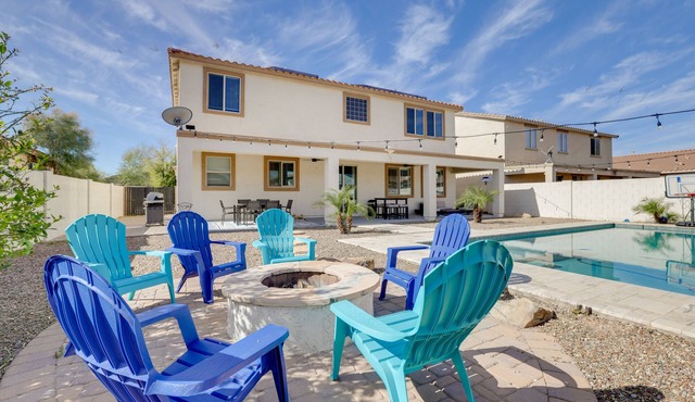 Pool, Fire Pit: Luxe Family Home in Goodyear